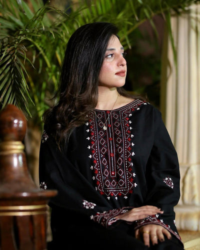 BLACK LUXE  EMB 2Pc